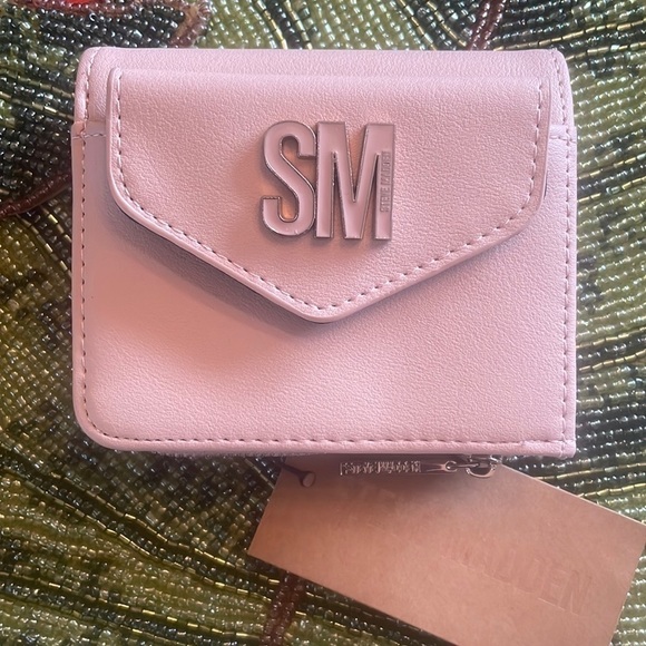 Brand New Steve Madden Blush Pink Snap Bifold Wallet Zip Compartment Metal Logo - Picture 1 of 15